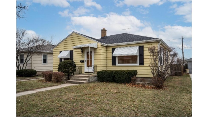 7807 37th Ave Kenosha, WI 53142 by RE/MAX ELITE $179,900