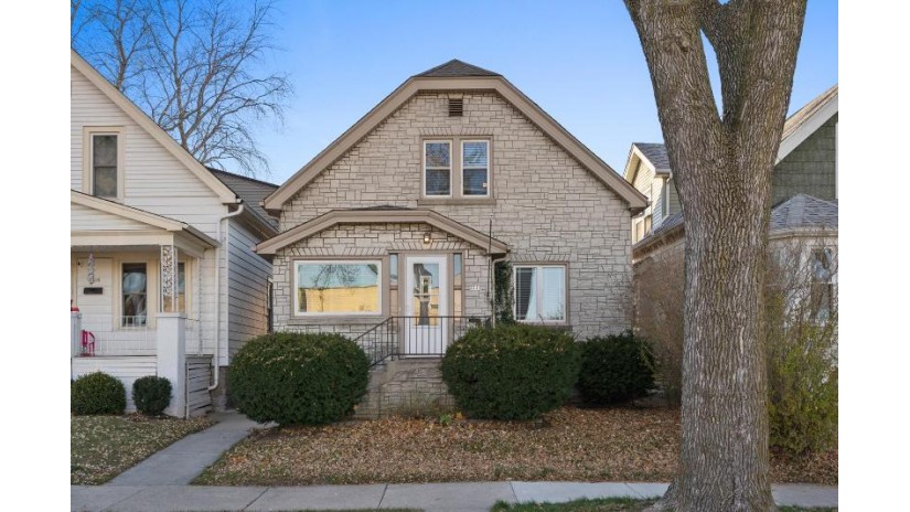 2211 S 61st St West Allis, WI 53219 by RE/MAX Realty Pros~Brookfield $225,000