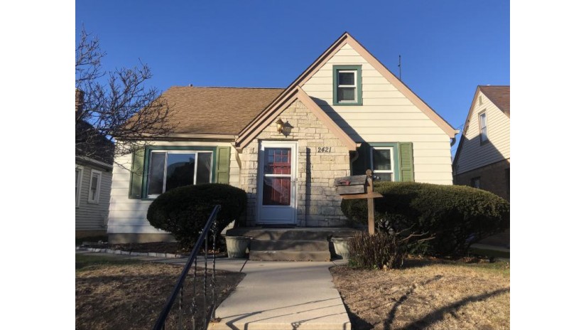 2421 S 72nd St West Allis, WI 53219 by RE/MAX Service First $175,000