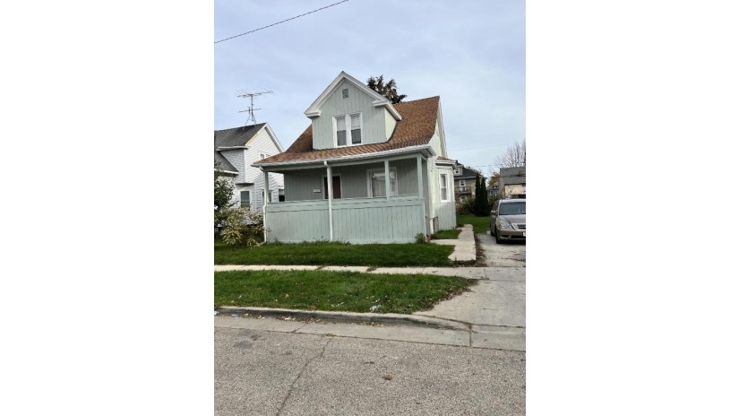 6403 23rd Ave Kenosha, WI 53143 by Coldwell Banker Realty -Racine/Kenosha Office $130,000