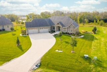 3111 W River Estates Dr, Mequon, WI 53092