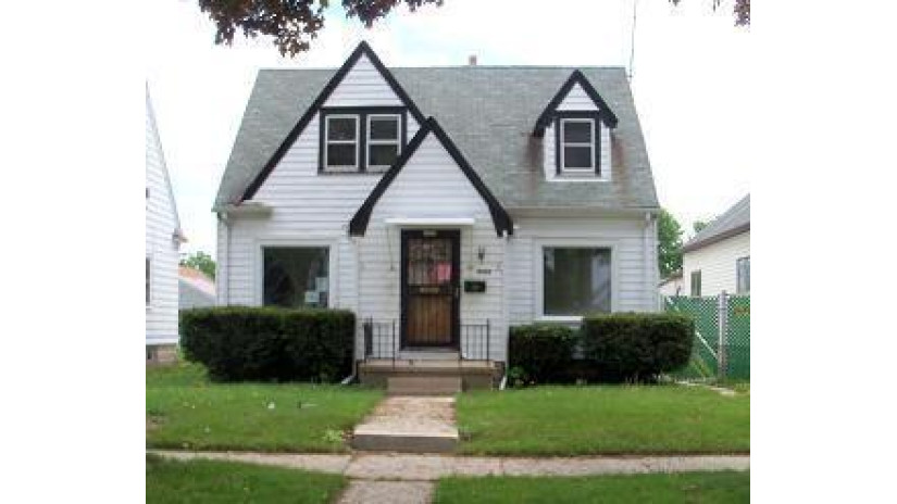 4450 N 54th St Milwaukee, WI 53218 by Berkshire Hathaway HomeServices Metro Realty $68,000