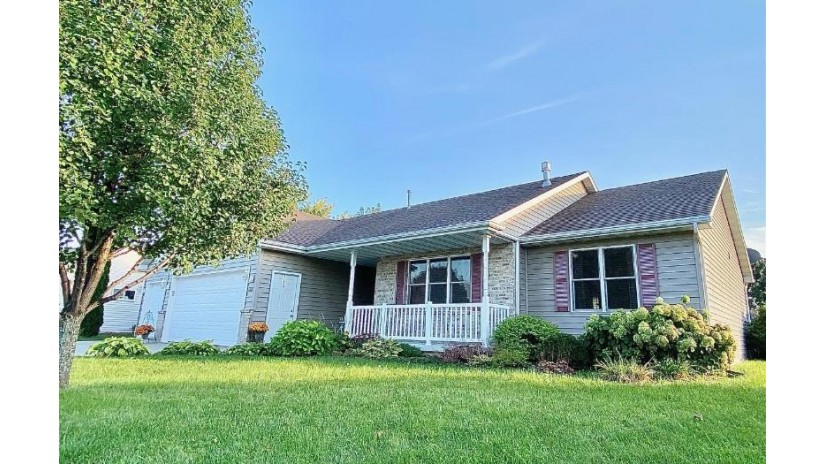 1661 W Kaylee Lane Grand Chute, WI 54913 by Coldwell Banker Real Estate Group $314,900