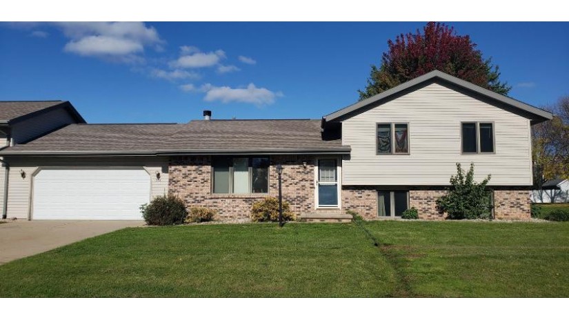 2216 Cloudview Court Grand Chute, WI 54914 by Acre Realty, Ltd. $429,900