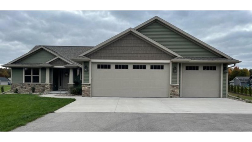384 Song Bird Circle Little Suamico, WI 54171-3300 by Mark D Olejniczak Realty, Inc. $389,900