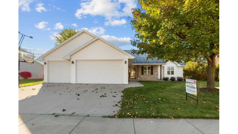 3013 E Greenleaf Drive Appleton, WI 54913 by Beckman Properties $300,000