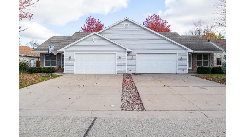 2330 N Cloudview Drive Grand Chute, WI 54914-1681 by Berkshire Hathaway HS Fox Cities Realty $450,000