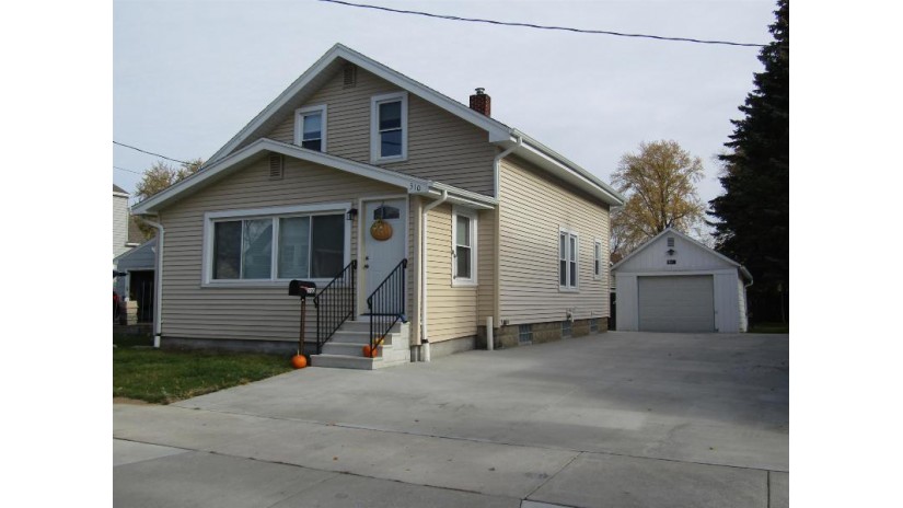 310 S Summit Street Appleton, WI 54914 by Coldwell Banker Real Estate Group $154,900