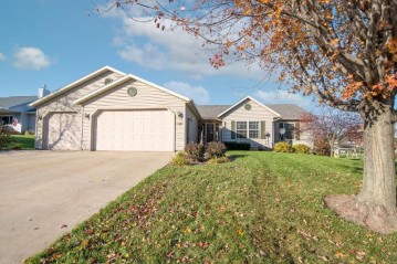 324 Oakview Circle, Oakfield, WI 53065