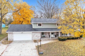 425 Sunset Court, Denmark, WI 54208-9707