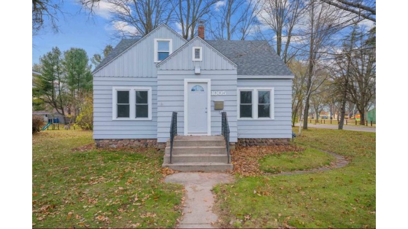 1005 S Lincoln Street Shawano, WI 54166 by EXP Realty LLC $134,900