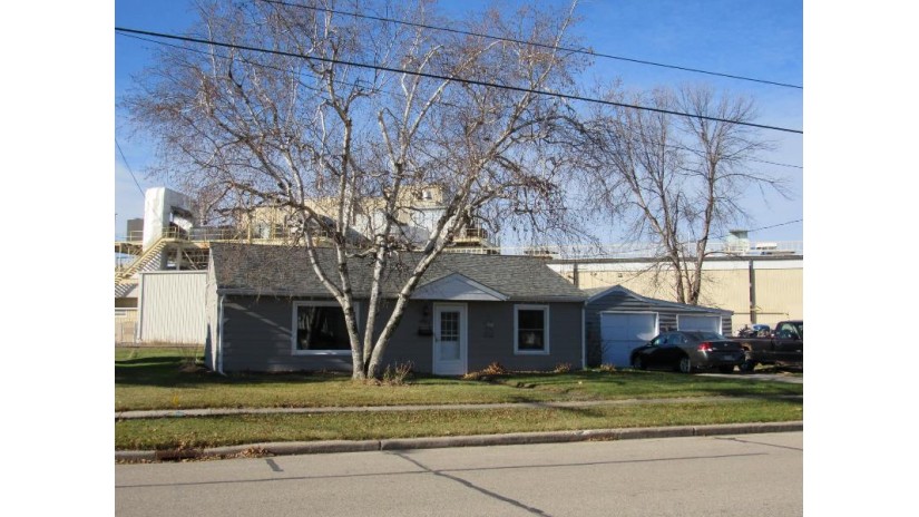 1209 Henry Street Neenah, WI 54956 by Century 21 Affiliated $118,000