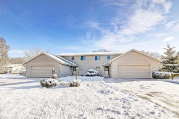 3222 Lakeview Drive, Suamico, WI 54173