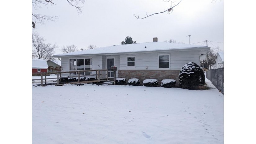 410 Bruce Street New London, WI 54961 by Coldwell Banker Real Estate Group $144,900