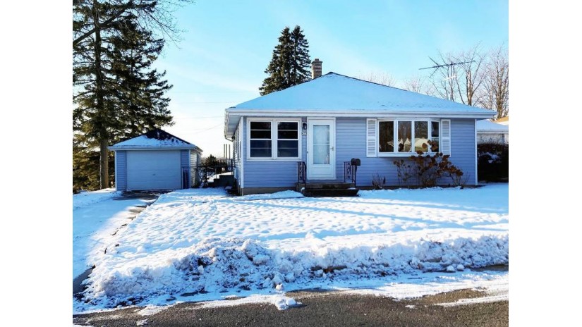 425 N 4th Street Algoma, WI 54201 by Todd Wiese Homeselling System, Inc. $139,900