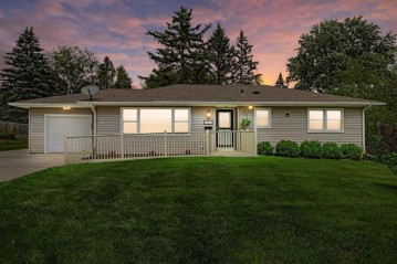 403 Woody Ln, Monona, WI 53716