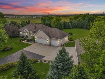 2145 Davis Hills Dr, Verona, WI 53593