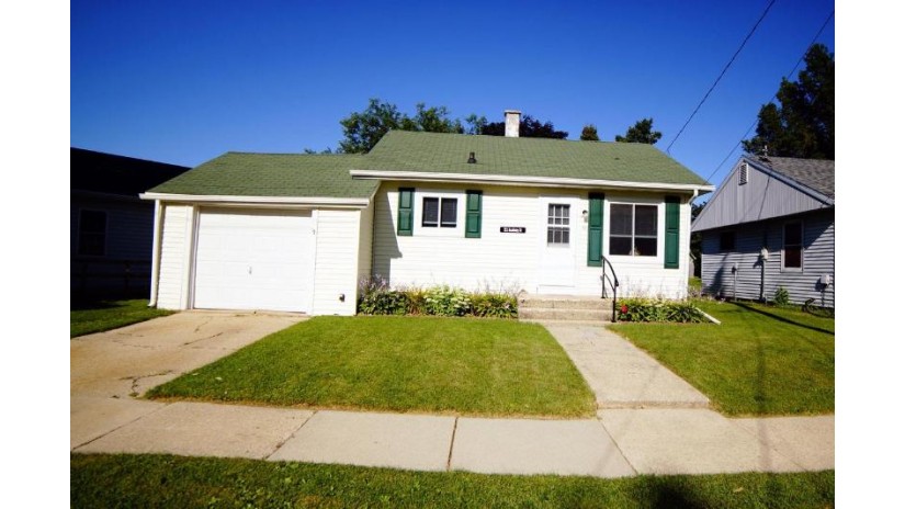 211 Academy St Fox Lake, WI 53933 by Absolute Home, Llc $89,900