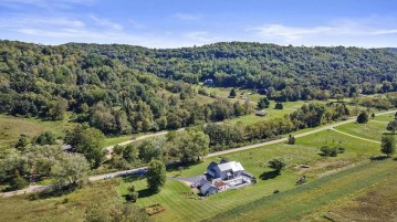 S10505 Strang Hollow Rd, Bear Creek, WI 53556-9653