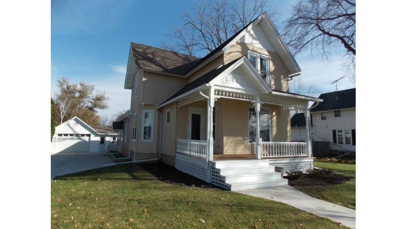 303 Fargo St Lake Mills, WI 53551 by Re/Max Community Realty $365,000