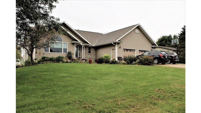 5599 Strawberry Lane 8354 5th Street Pittsville, WI 54466 by Coldwell Banker Brenizer $334,900