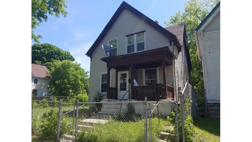 2942 N 24th Pl 2942A Milwaukee, WI 53206 by First Weber Inc- Mequon $77,500