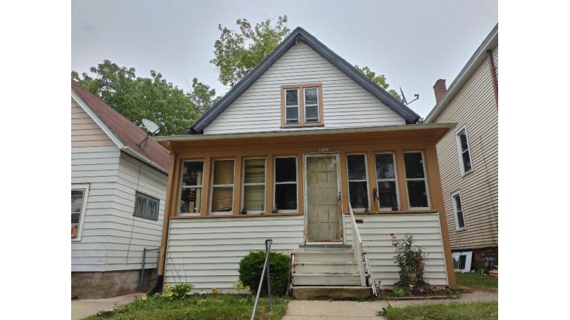 2922 N 1st St Milwaukee, WI 53212-2406 by Design Realty, LLC $64,000