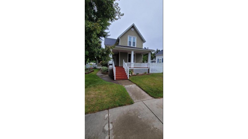 1828 Carney Ave Marinette, WI 54143 by JD 1st Real Estate, Inc. $179,000