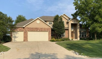 1561 Prestwick Dr, Geneva, WI 53147-4927