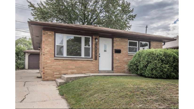 9829 W Lincoln Ave West Allis, WI 53227 by List 4 Less MLS of WI $159,900