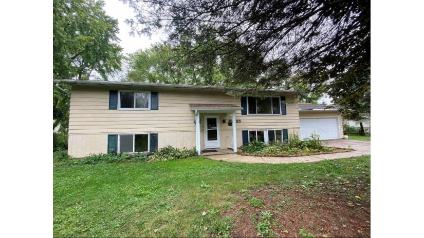 W1285 Parkview Dr Ixonia, WI 53036-9784 by Lake Country Flat Fee $196,000