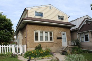 1604 S 56th St 1606, West Milwaukee, WI 53214-5255