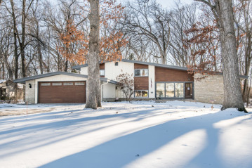 15205 Westover Rd, Elm Grove, WI 53122-1545