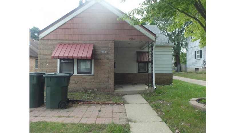 1969 S 90th St West Allis, WI 53227 by Berkshire Hathaway HomeServices Metro Realty $95,000