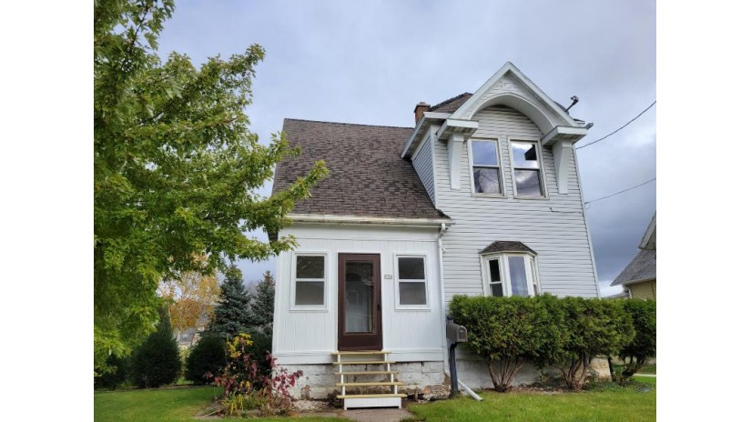 136 Oak St Brillion, WI 54110-1110 by Coldwell Banker Real Estate Group~Manitowoc $117,500