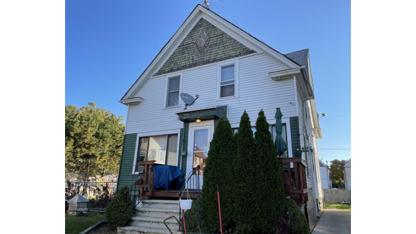 1270 N 43rd St Milwaukee, WI 53208 by RE/MAX Realty Pros~Brookfield $99,000