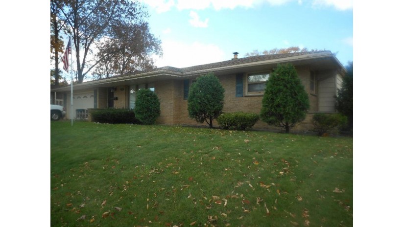3401 S 88th St Milwaukee, WI 53227 by Mel Wendt Realty, Inc. $229,900
