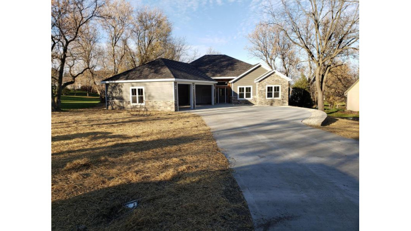 30802 Kramer Dr Waterford, WI 53185 by @properties $539,900