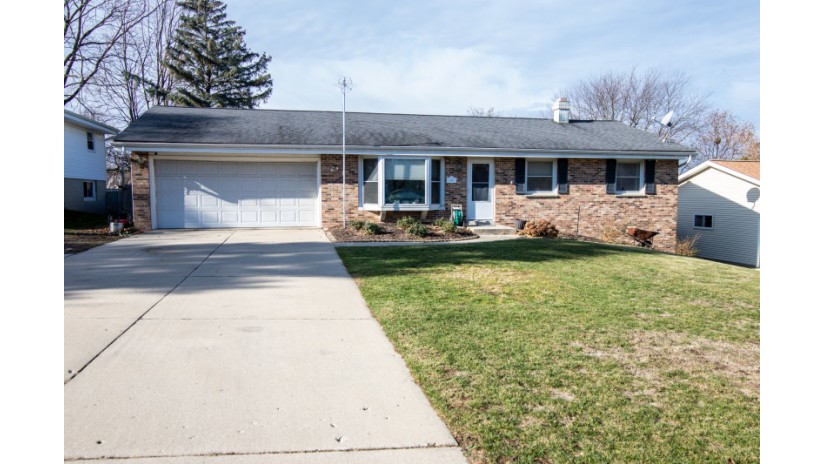 538 S 18th Ave West Bend, WI 53095 by Shorewest Realtors $259,900