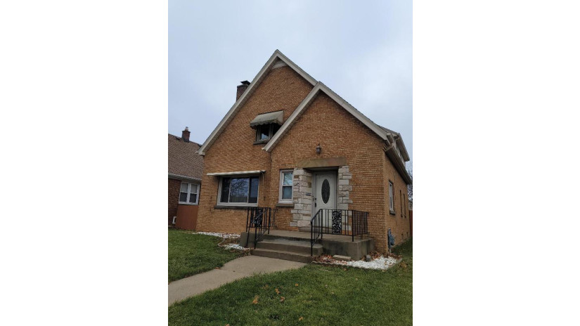 3547 S 14th St Milwaukee, WI 53221 by Milwaukee Realty, Inc. $235,000