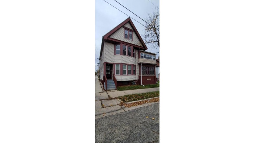 212 W Auer Ave 214 Milwaukee, WI 53212-2028 by Homestead Realty, Inc $105,000