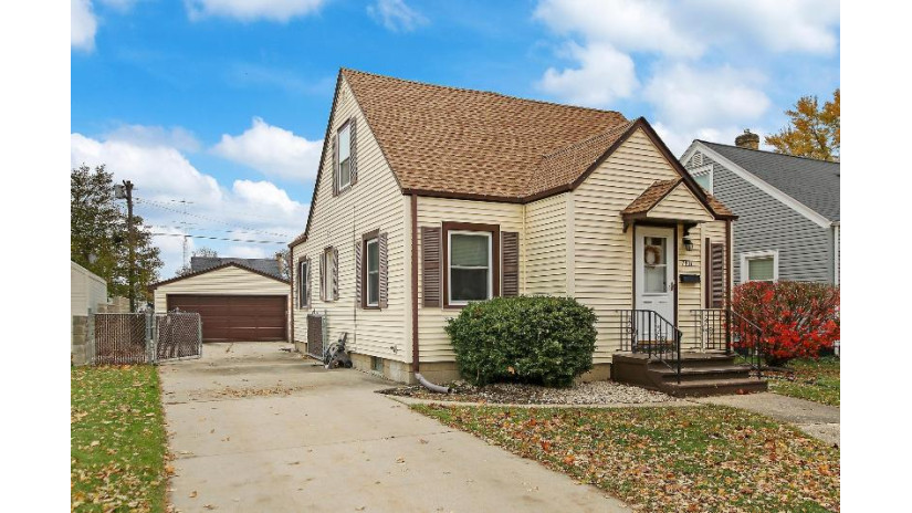 7811 21st Ave Kenosha, WI 53143 by RE/MAX Leading Edge, The Fabiano Group $179,900