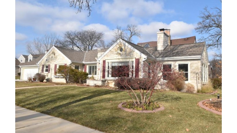 7208 Wellauer Dr Wauwatosa, WI 53213 by Homeowners Concept $424,900
