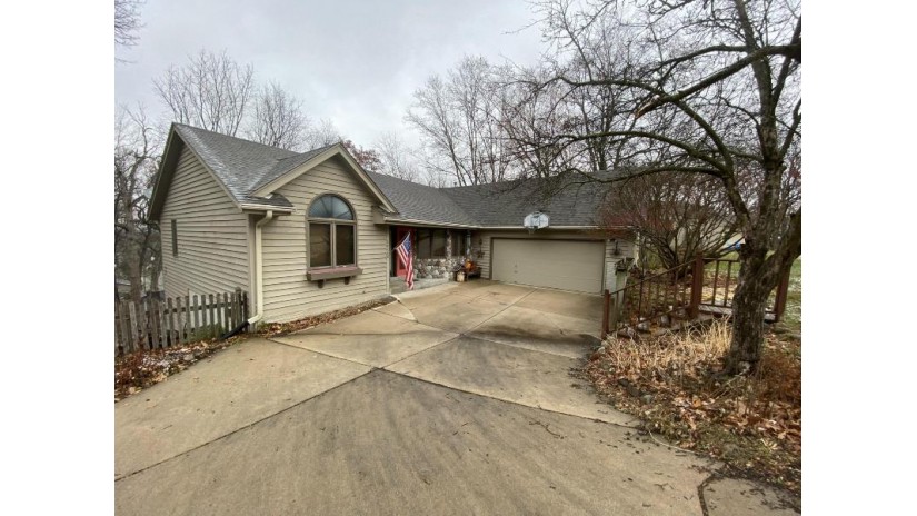 2806 Lincolnshire Ct Waukesha, WI 53188 by Keller Williams Realty-Milwaukee Southwest $339,900