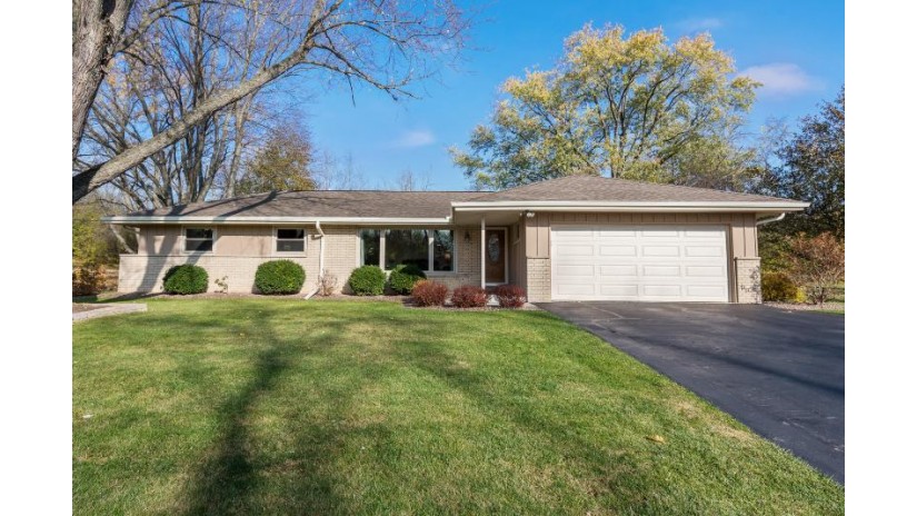 12650 W Lagoon Rd New Berlin, WI 53151 by First Weber Inc- West Bend $349,900