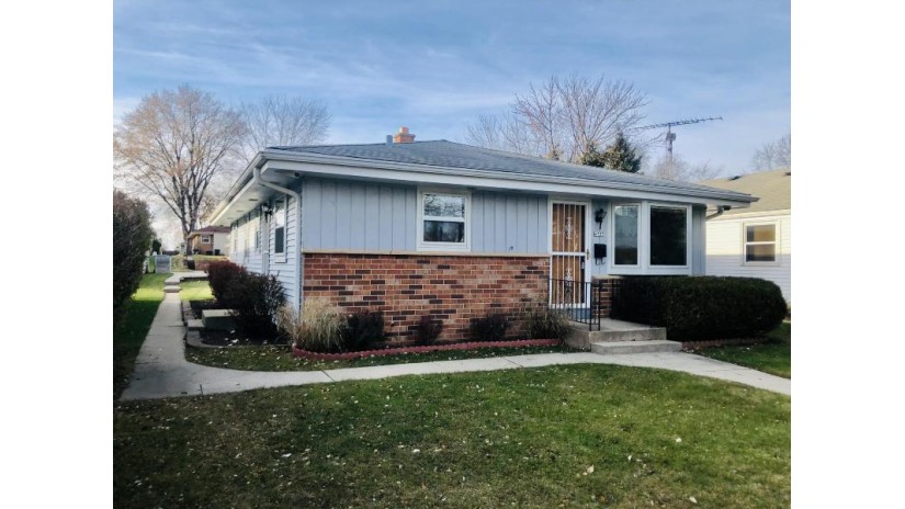 4737 N 89th St Milwaukee, WI 53225 by RE/MAX Service First $150,000