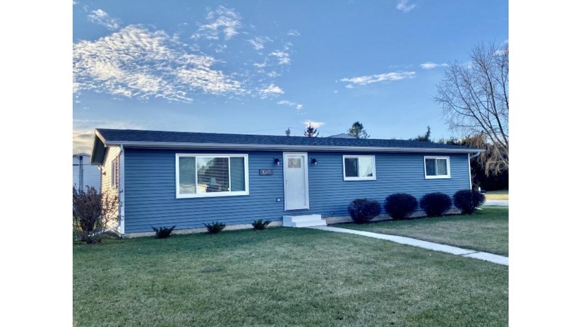 1065 Bonnie View Dr Sturgeon Bay, WI 54235 by Weichert, Realtors CornerStone $174,900