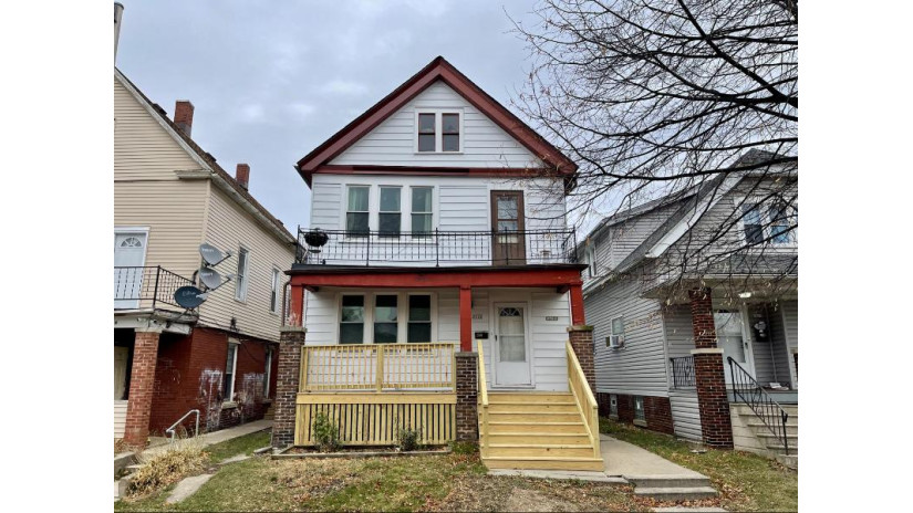 2610 S 8th St 2610A Milwaukee, WI 53215 by JC Realtors $140,000