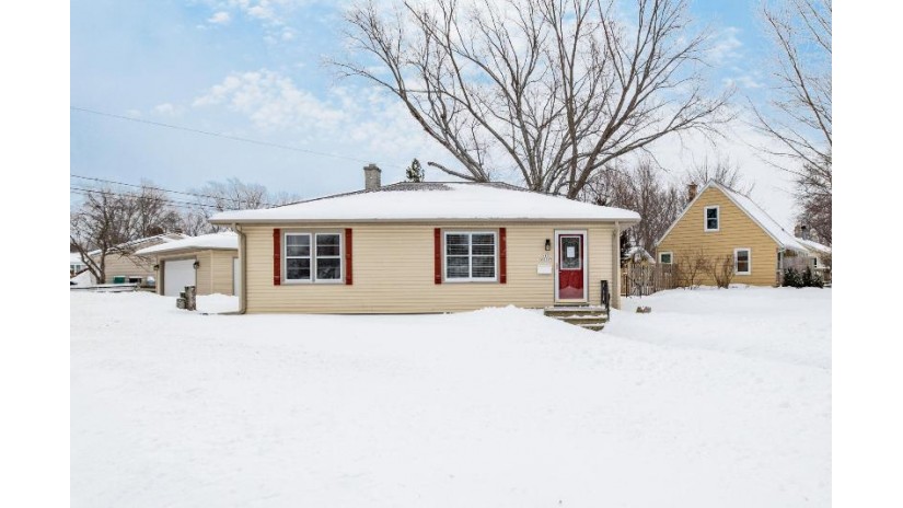 N85W16685 Ann Ave Menomonee Falls, WI 53051 by Homestead Advisors $245,000