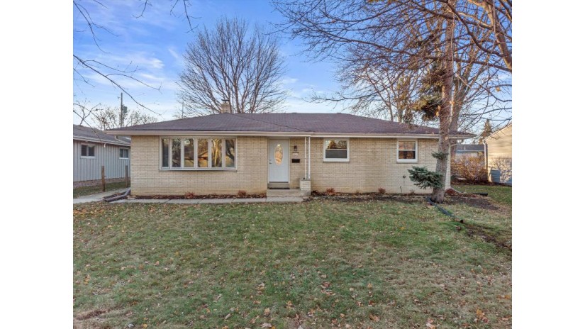 5057 S 19th St Milwaukee, WI 53221 by HomeWire Realty $285,000